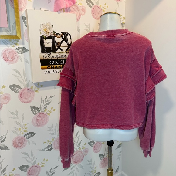 7 For All Mankind Medium Ruffle
Cropped Sweatshirt Pullover Raspberry - Picture 4 of 9